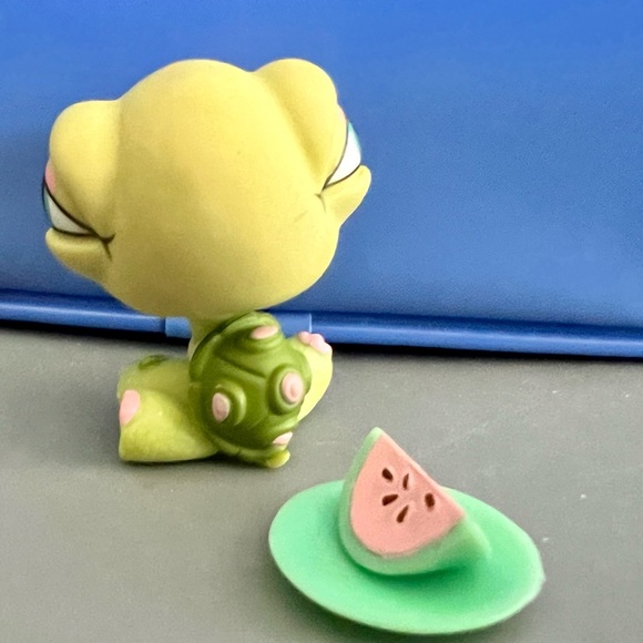 LPS Turtle #504 with watermelon Authentic Littlest Pet Shop gray magnet - Picture 7 of 7